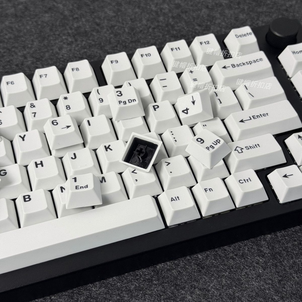 أغطية مفاتيح بيضاء نقية بتصميم - مراجعة Gaming Keyboard Bundle وسعره